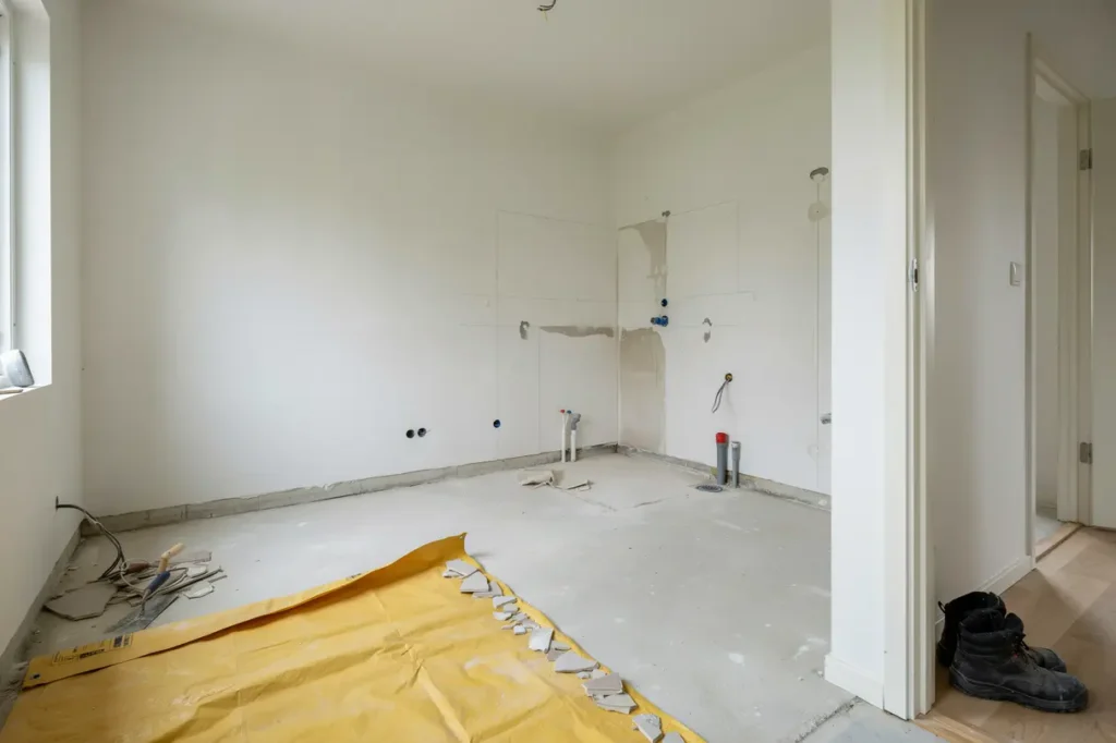 rivning av kakel och undergolv i badrum i sundbyberg